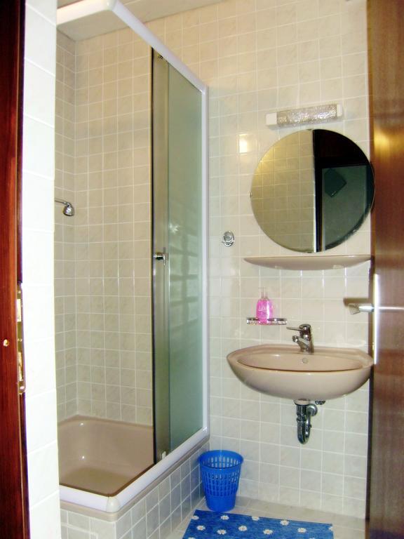 Vila Jadranka Apartments and Rooms Omišalj Rum bild